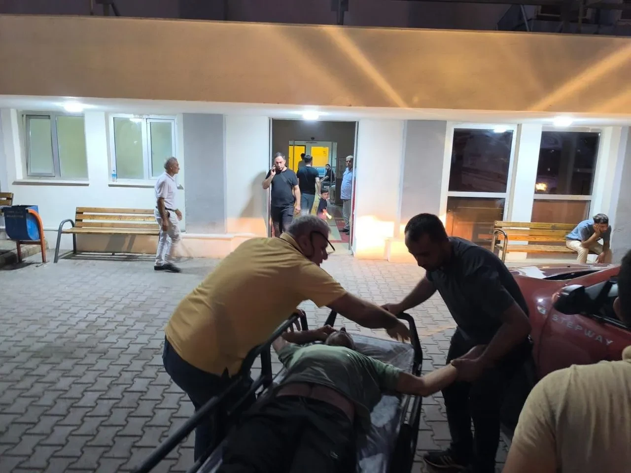 Siirt’te Ağaçtan Düşen Akif Polat Kurtalan Devlet Hastanesi’nde Tedavi Altında