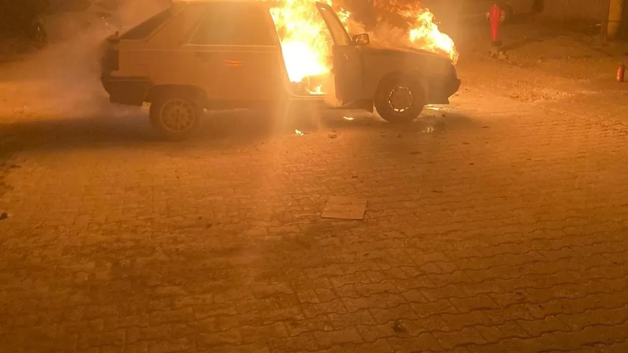 Bursa'nın İnegöl İlçesinde Seyir Halindeki Otomobil Alev Aldı