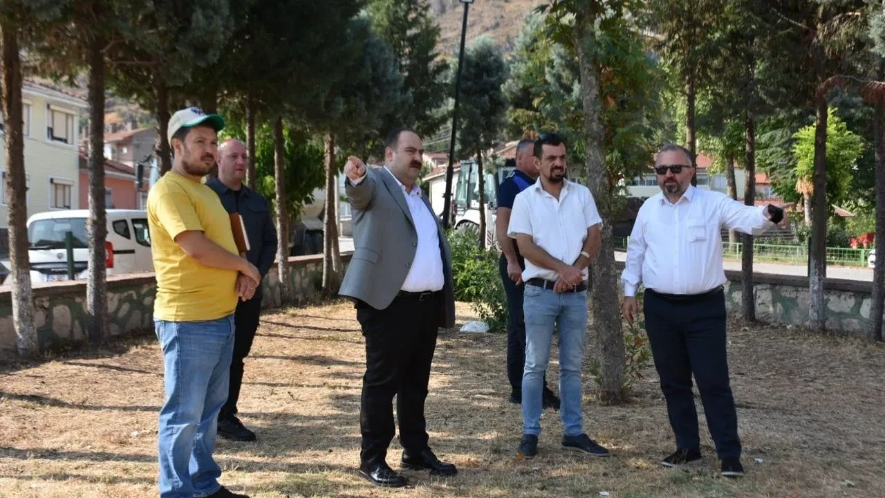 İnönü Belediyesi İsmetpaşa mahallesindeki parkı yeniliyor