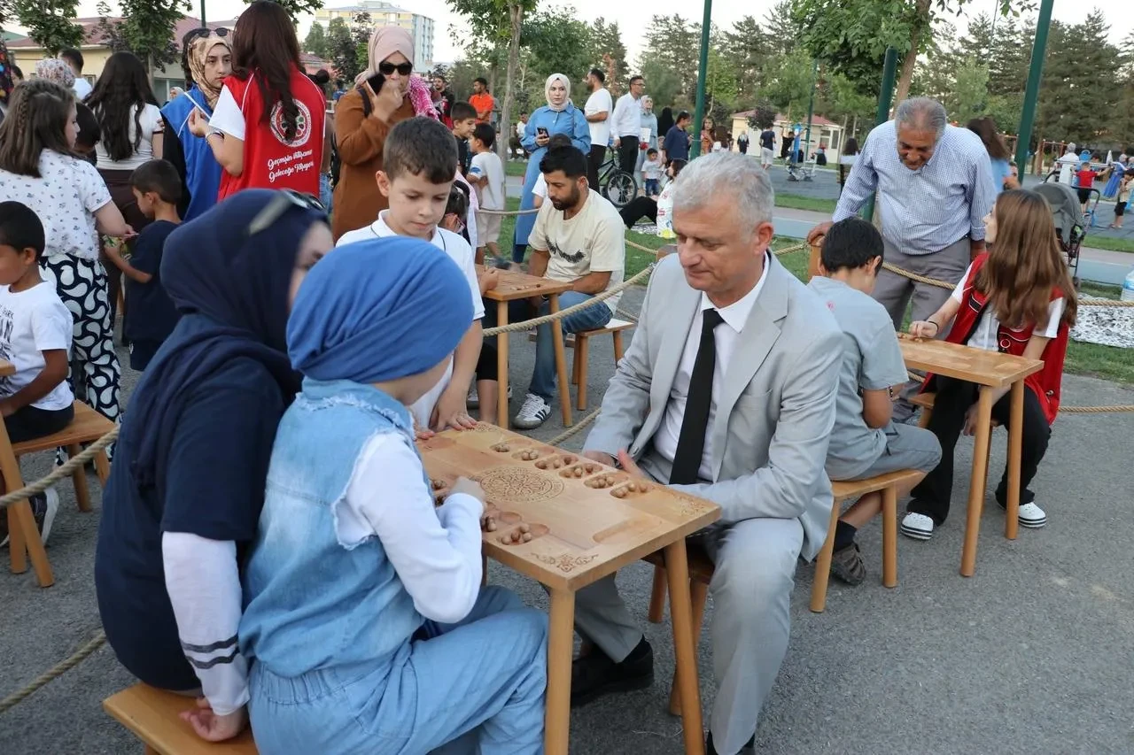 Geleneksel oyunlar tırı Muş'ta çocuklarla buluştu