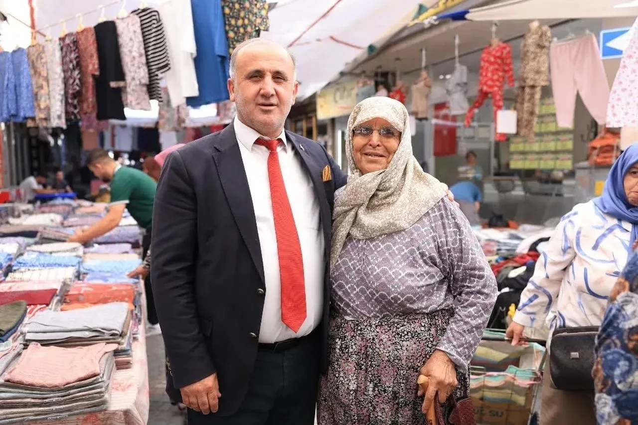 Başkan Kaya Cuma Pazarında Vatandaşlarla Bir Araya Geldi