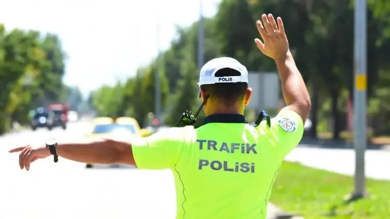 Erzincan Emniyet Müdürlüğü orman yangınlarına karşı bilgilendirme broşürü dağıttı