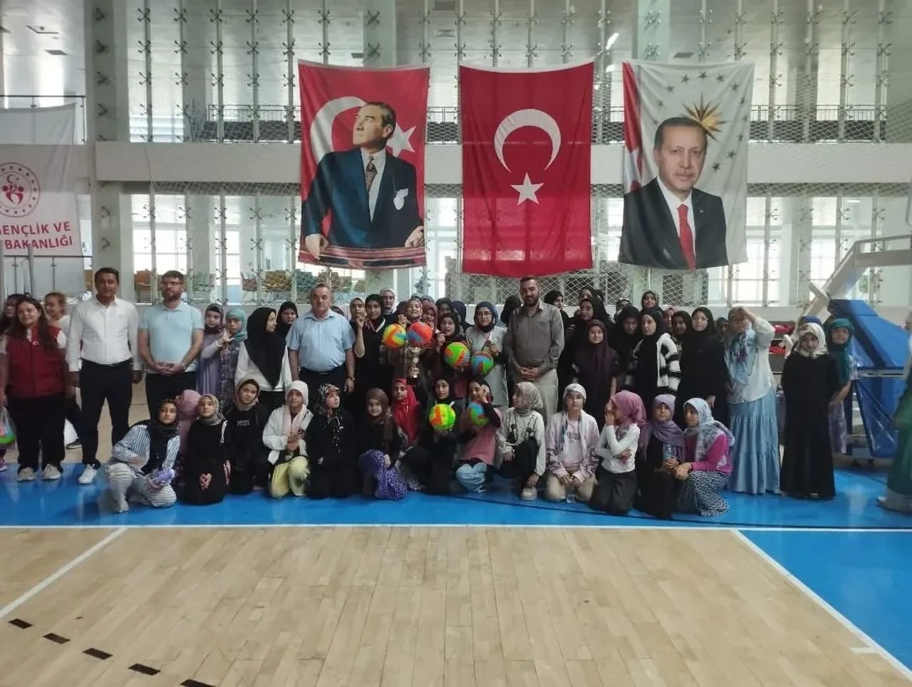 Bilecik Bozüyük'te Kur'an kursu öğrencileri voleybol turnuvasında yarıştı