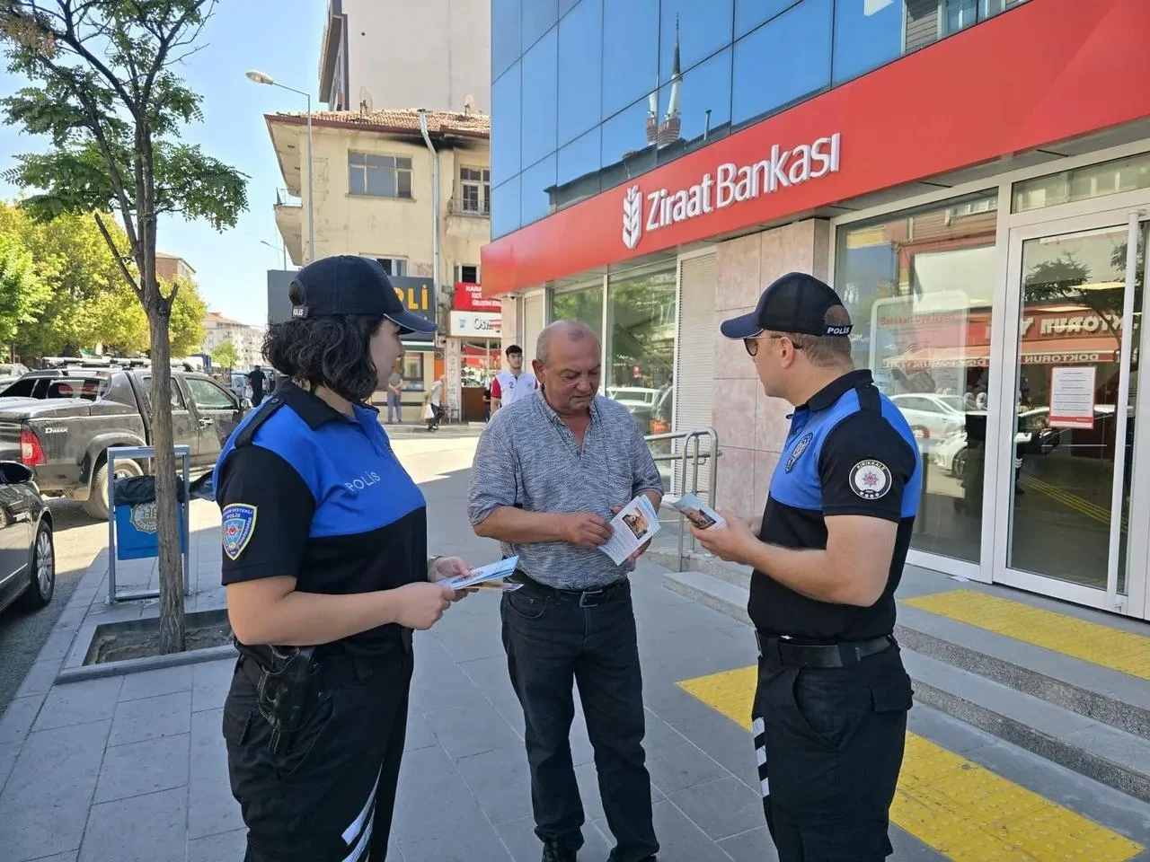 Kırıkkale'de Polis KADES ve Dolandırıcılık Konusunda Vatandaşları Bilgilendirdi