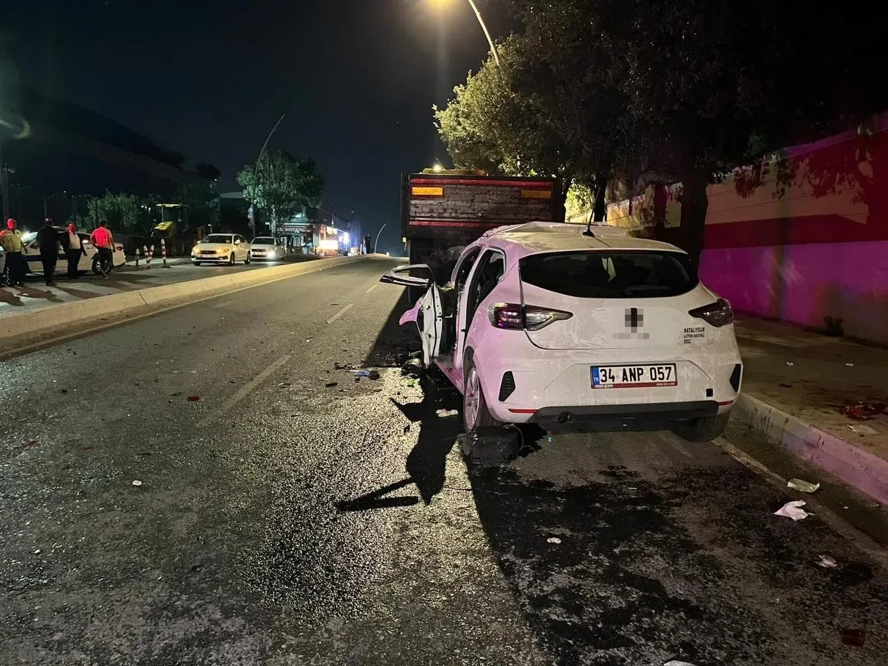 Büyükçekmece'de otomobilin TIR'a çarpması sonucu İlayda Albayrak hayatını kaybetti