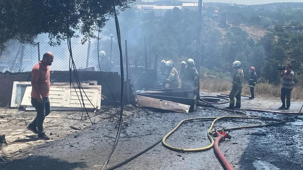 Ümraniye'de Evin Kömürlüğünde Çıkan Yangın Paniğe Yol Açtı
