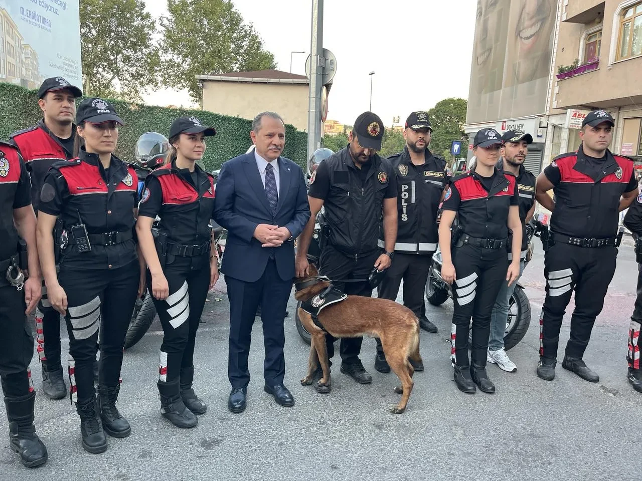 İstanbul Emniyet Müdürü Yıldız Fatih'te dron destekli asayiş uygulamasını denetledi