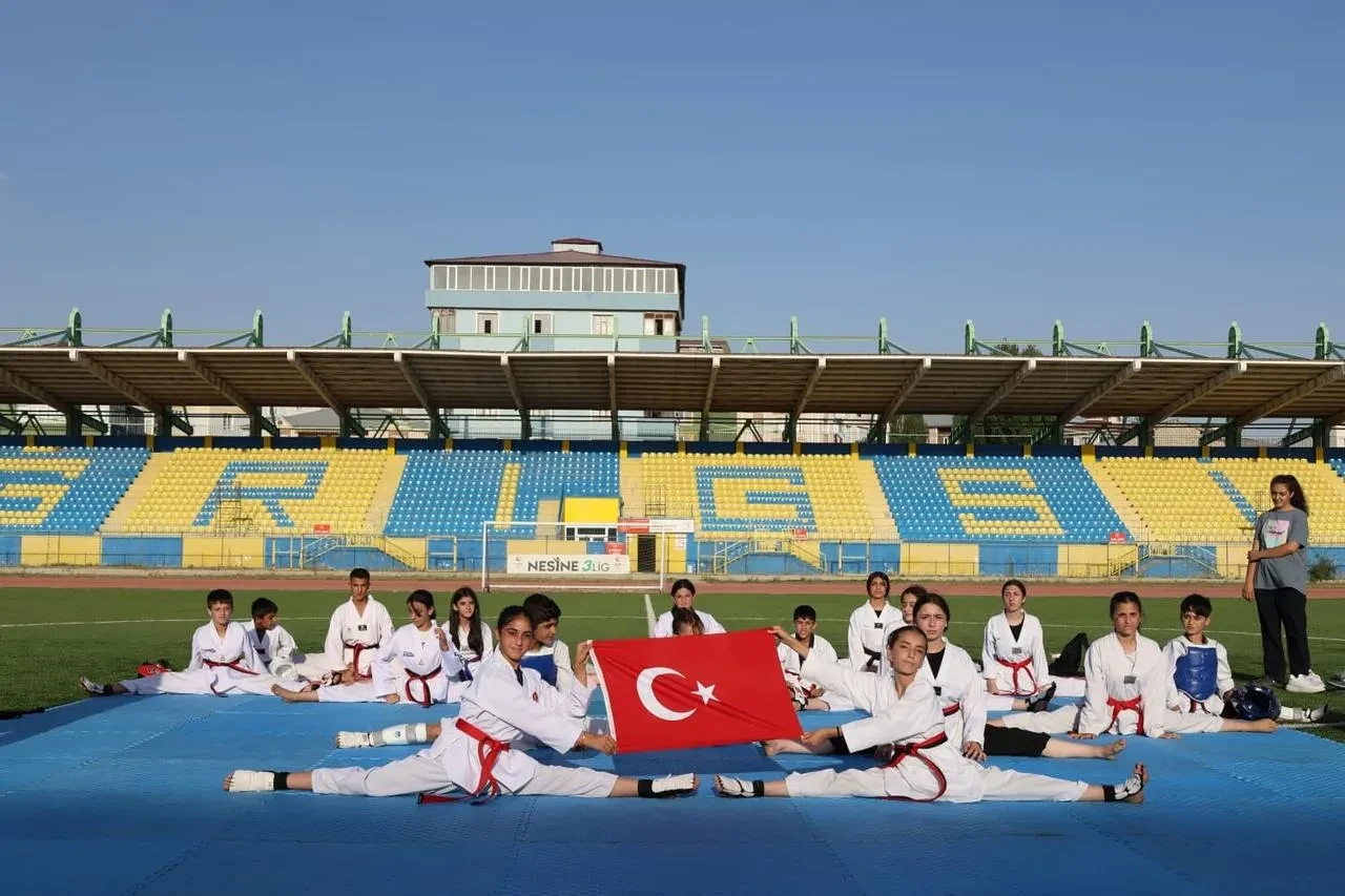 Ağrı'da 9. Kolordu Bölge Bando Komutanlığı Zafer Bayramı'nda konser verdi