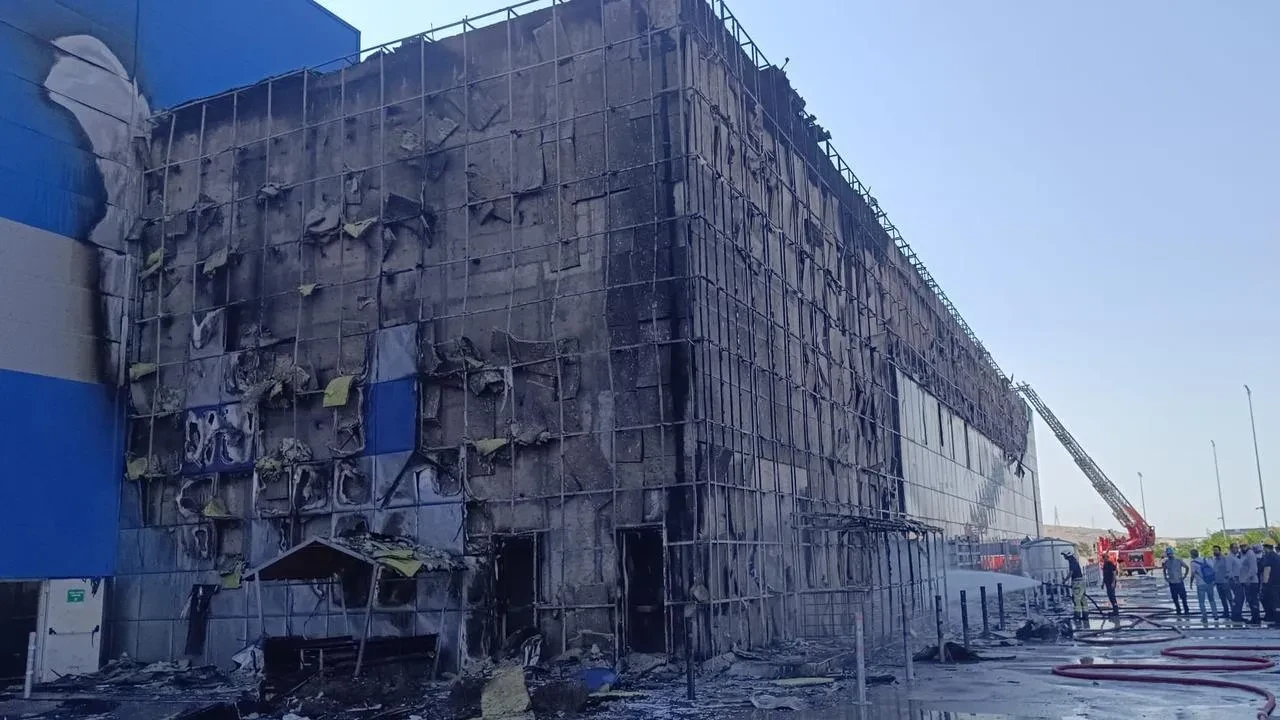 Aliağa'da endüstriyel galvaniz fabrikasında yangın çıktı