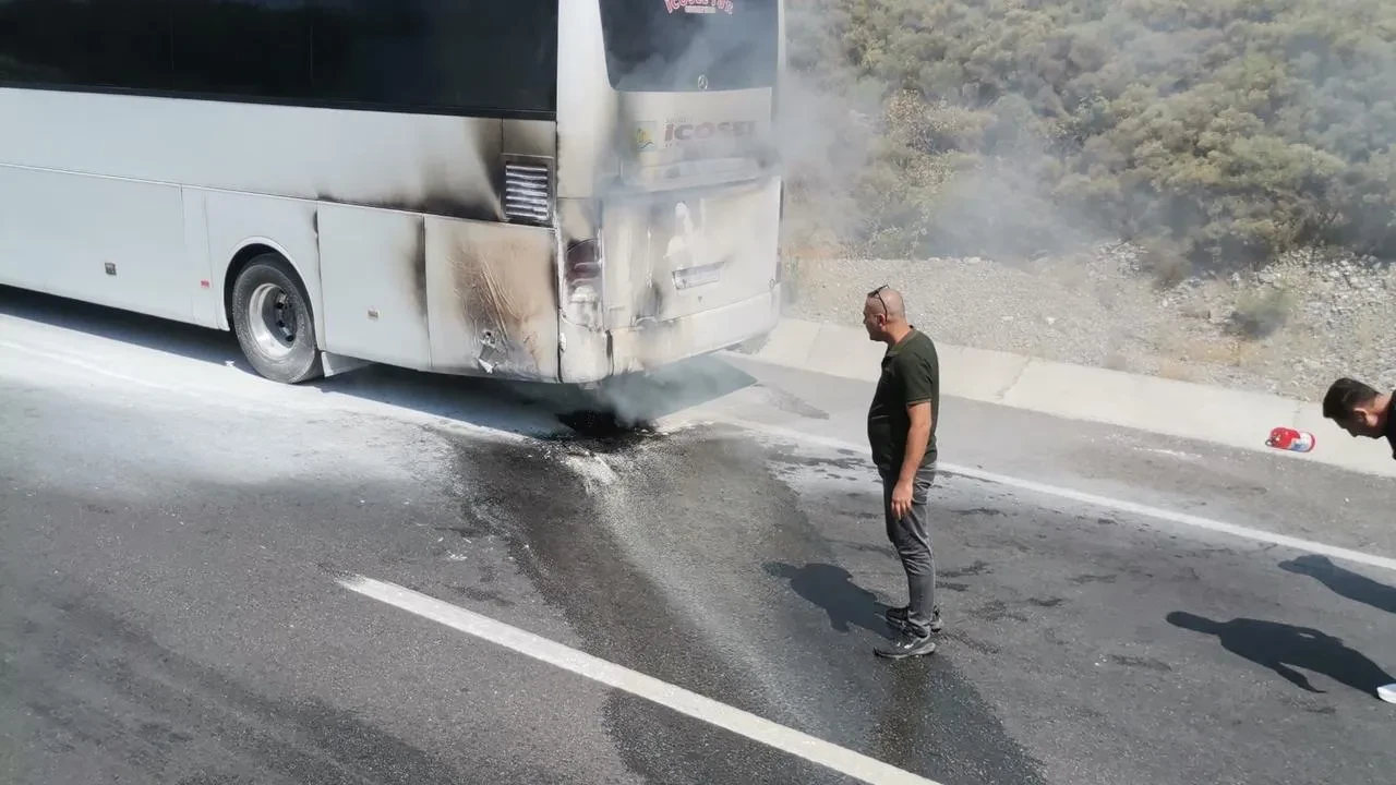 Muğla'nın Menteşe ilçesinde yolcu otobüsünde yangın çıktı