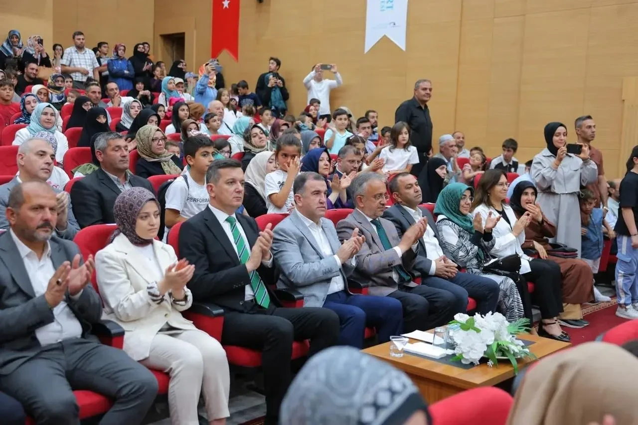 Bayburt'ta Yaz Kur'an Kursları kapanış programı Vali Eldivan'ın katılımıyla yapıldı