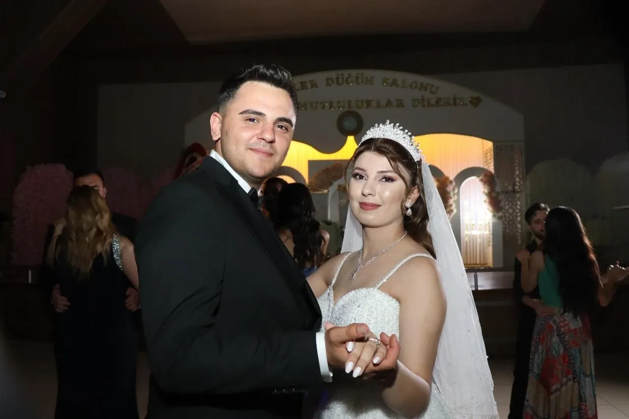 Ömer Eraslan ve Dilan Köksal Oltu'da görkemli düğünle evlendi