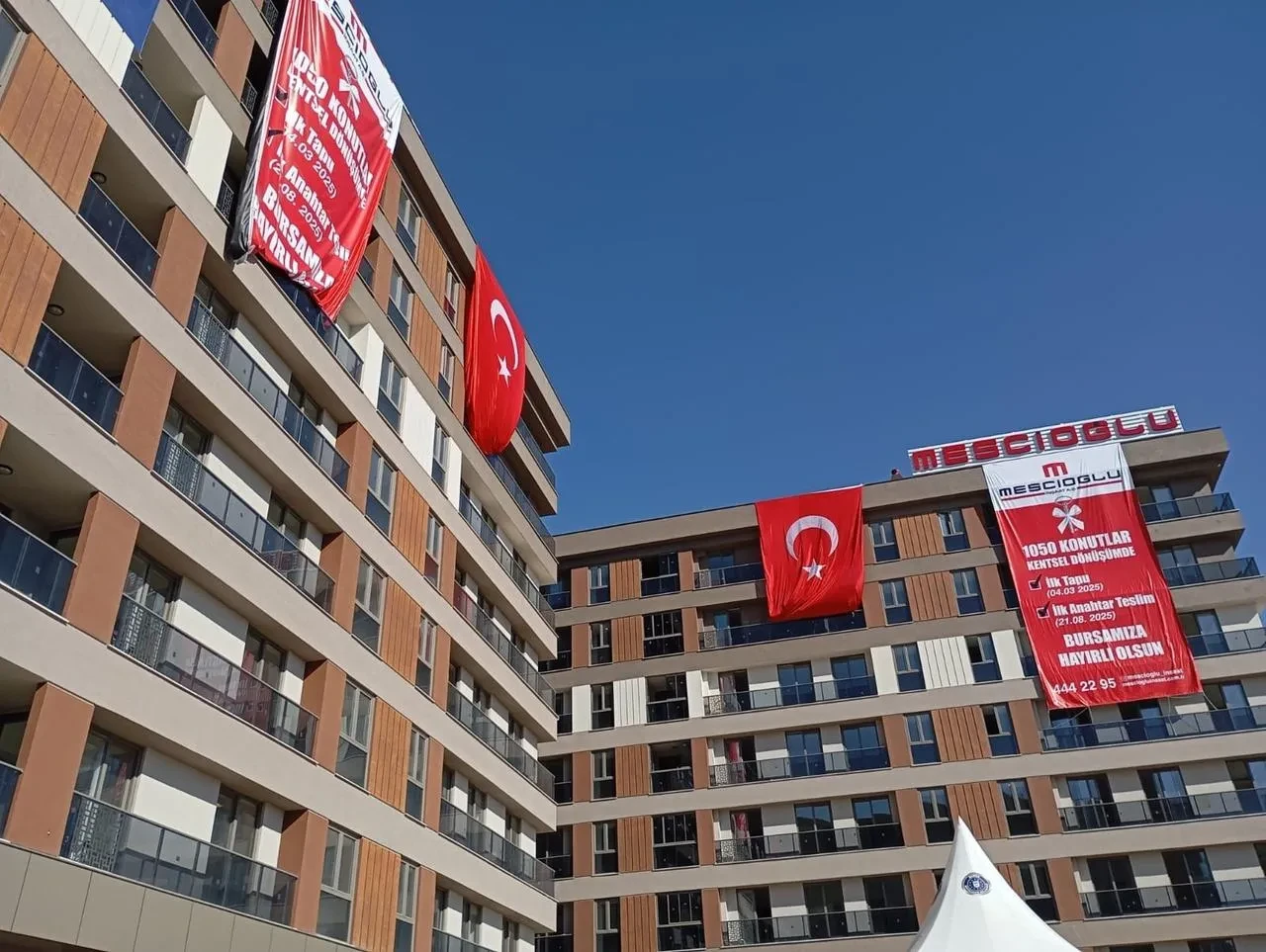 Bursa Büyükşehir Belediyesi Akpınar kentsel dönüşüm projesinde ilk anahtarları teslim etti