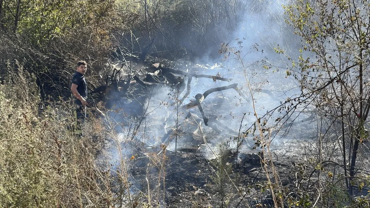 Arnavutköy’de yangın çıkarıp itfaiyecilere saldıran şahıs gözaltına alındı