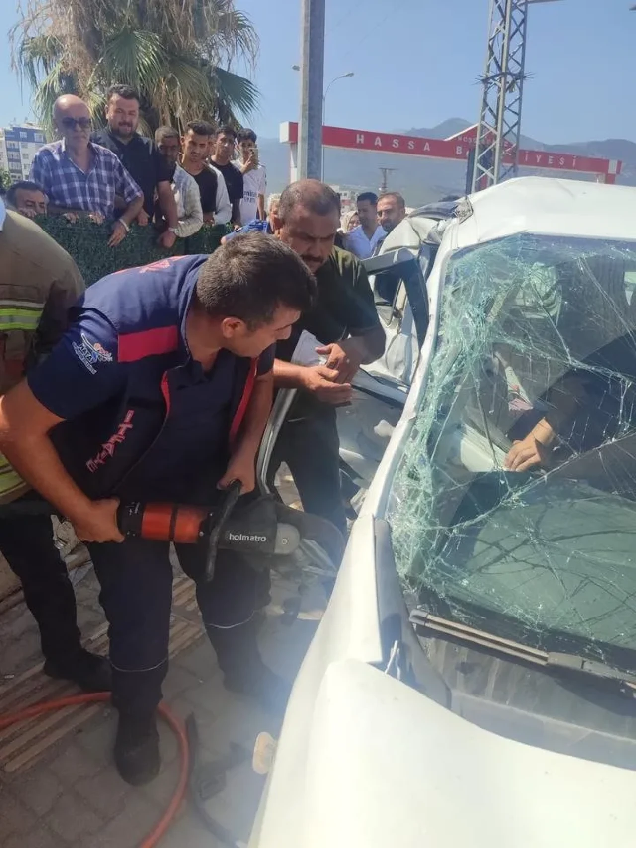 Hatay'ın Hassa ilçesinde otomobil ile çekici çarpıştı 3 ölü 2 yaralı