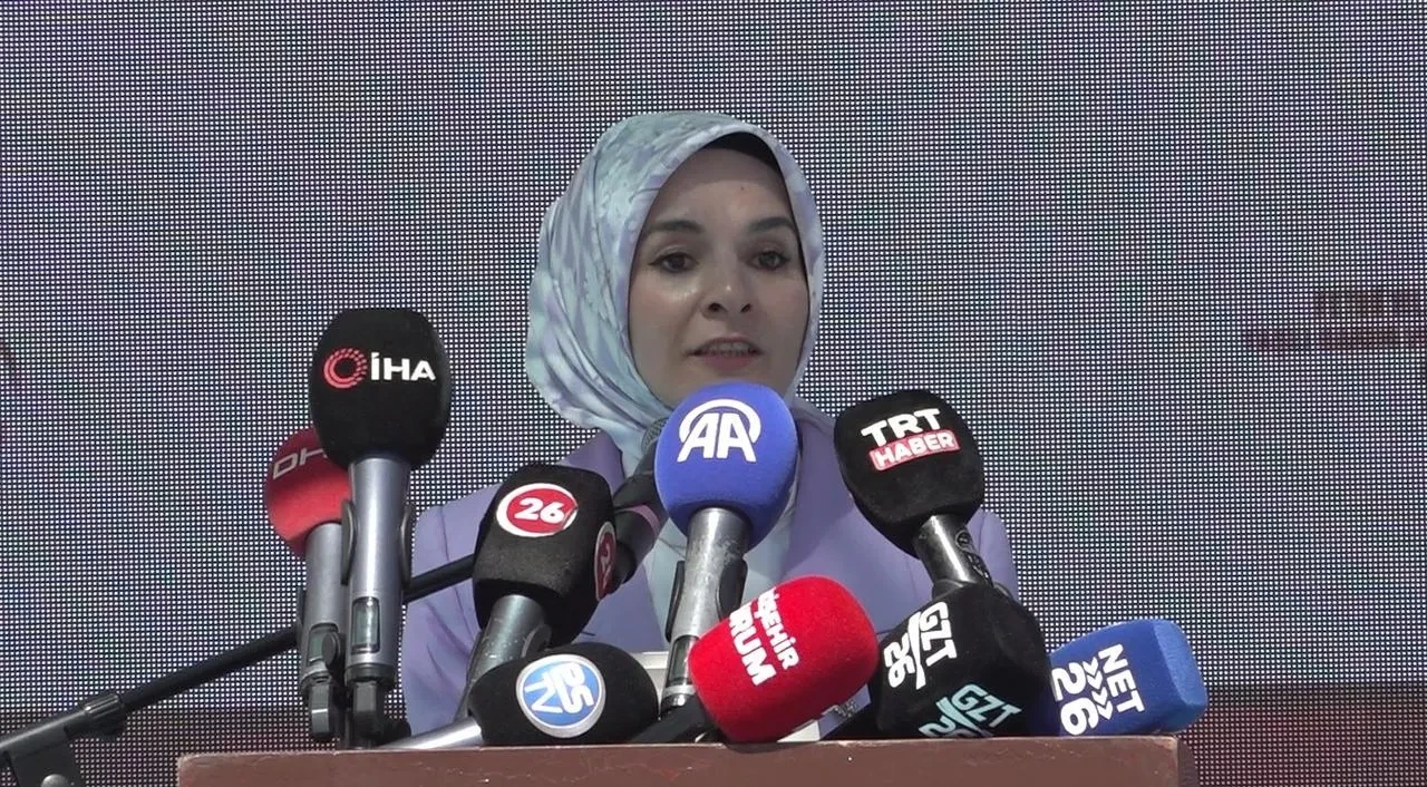 Bakan Göktaş Eskişehir'de huzurevi açılışına katıldı