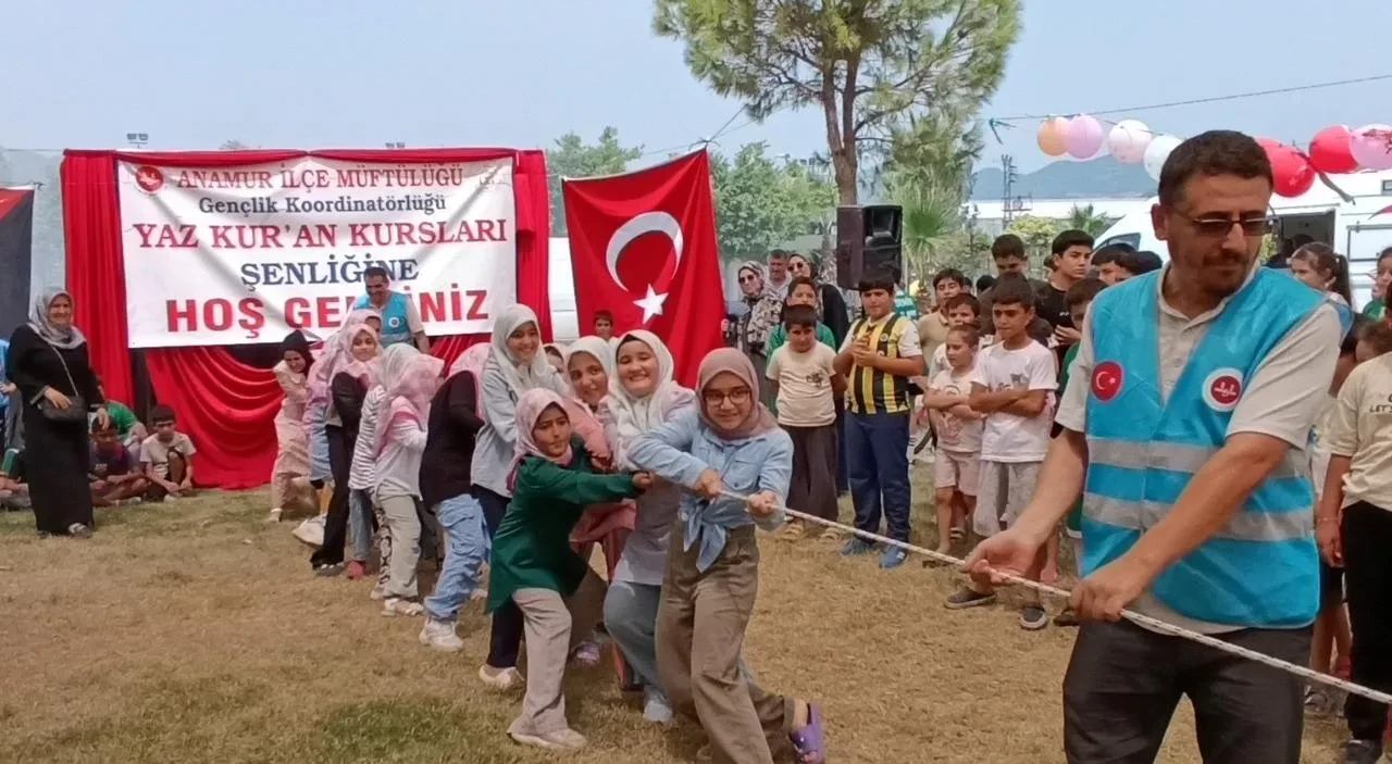 Anamur’da Yaz Kur’an Kursları Şenliği renkli görüntülerle sona erdi