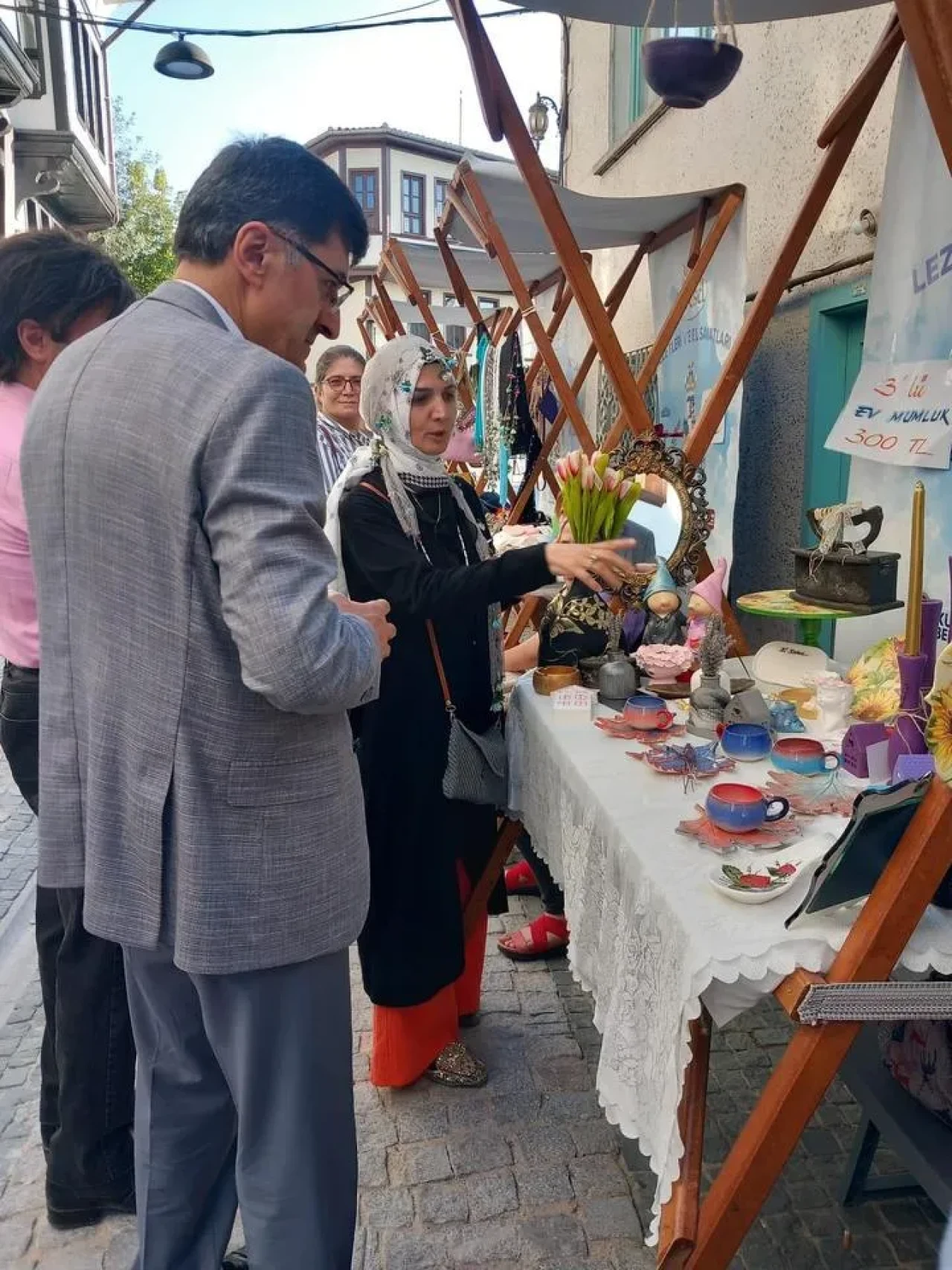 Kütahya Belediye Başkanı Eyüp Kahveci Germiyan Sokak'ta üreticilerle buluştu