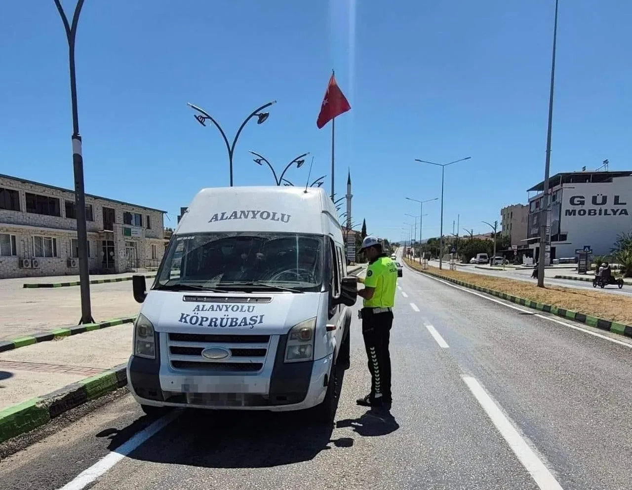 Manisa'da korsan taşımacılık ve işçi servislerine denetim yapıldı