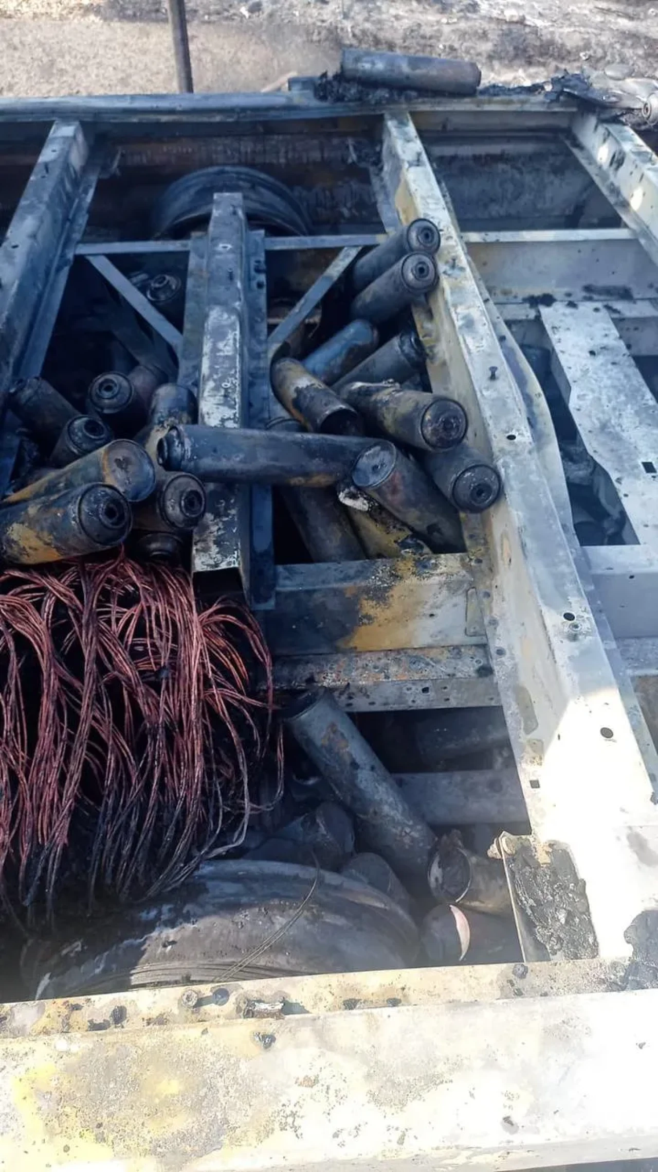 Gaziantep-Nizip Otoyolunda kamyonet alev aldı, sürücü hafif yaralandı.