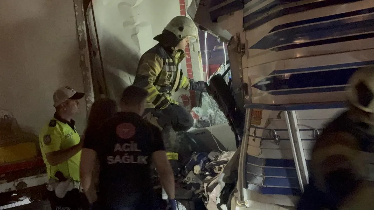 Kocaeli Çayırova'da Zincirleme Trafik Kazası Bir Ölüme Yol Açtı