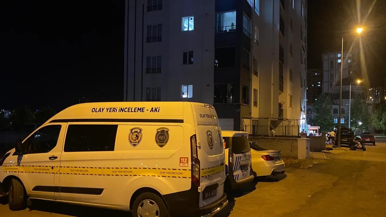 Kayseri’de Abla Kardeşini Dolap Tartışması Sonucu Bıçakladı