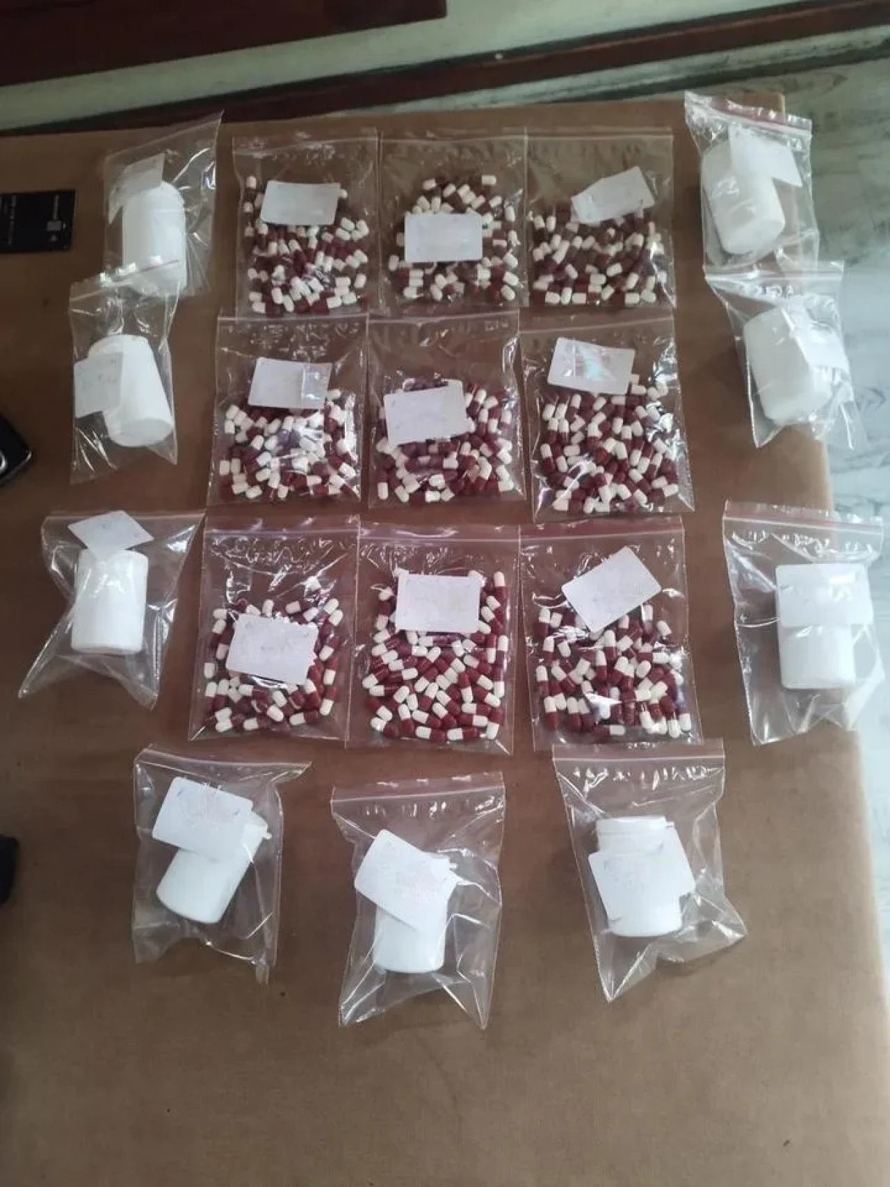 Samsun polis operasyonunda cips paketinde uyuşturucu ve silahlar ele geçirildi