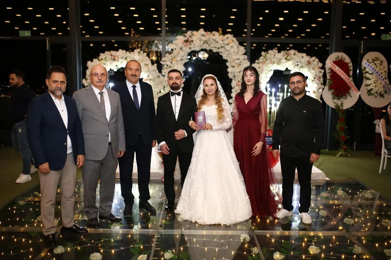 Ayşe Kavaz'ın oğlu Mehmet Emre Eda Çatalkaya ile Erzurum'da evlendi