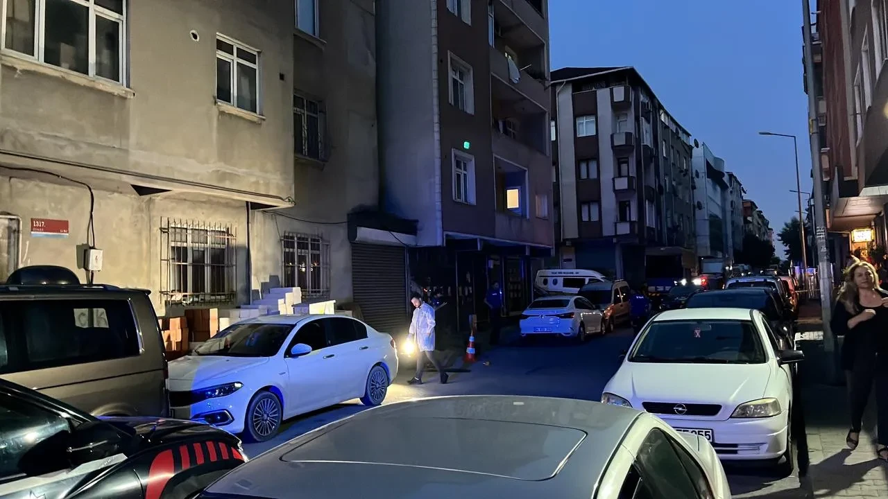 Sultangazi'de motosikletli saldırganlar pazar esnafını ağır yaraladı