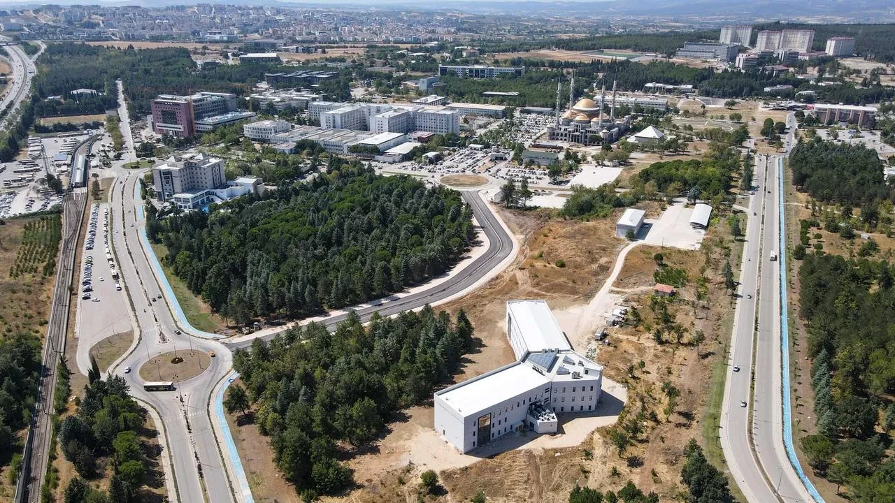 Bursa Uludağ Üniversitesi’nde ağız ve diş sağlığı hastanesi yolu tamamlanıyor