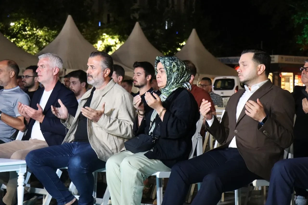 Sakarya'da Marmara Depremi Anma Programı Hayatını Kaybedenler İçin Dua Edildi