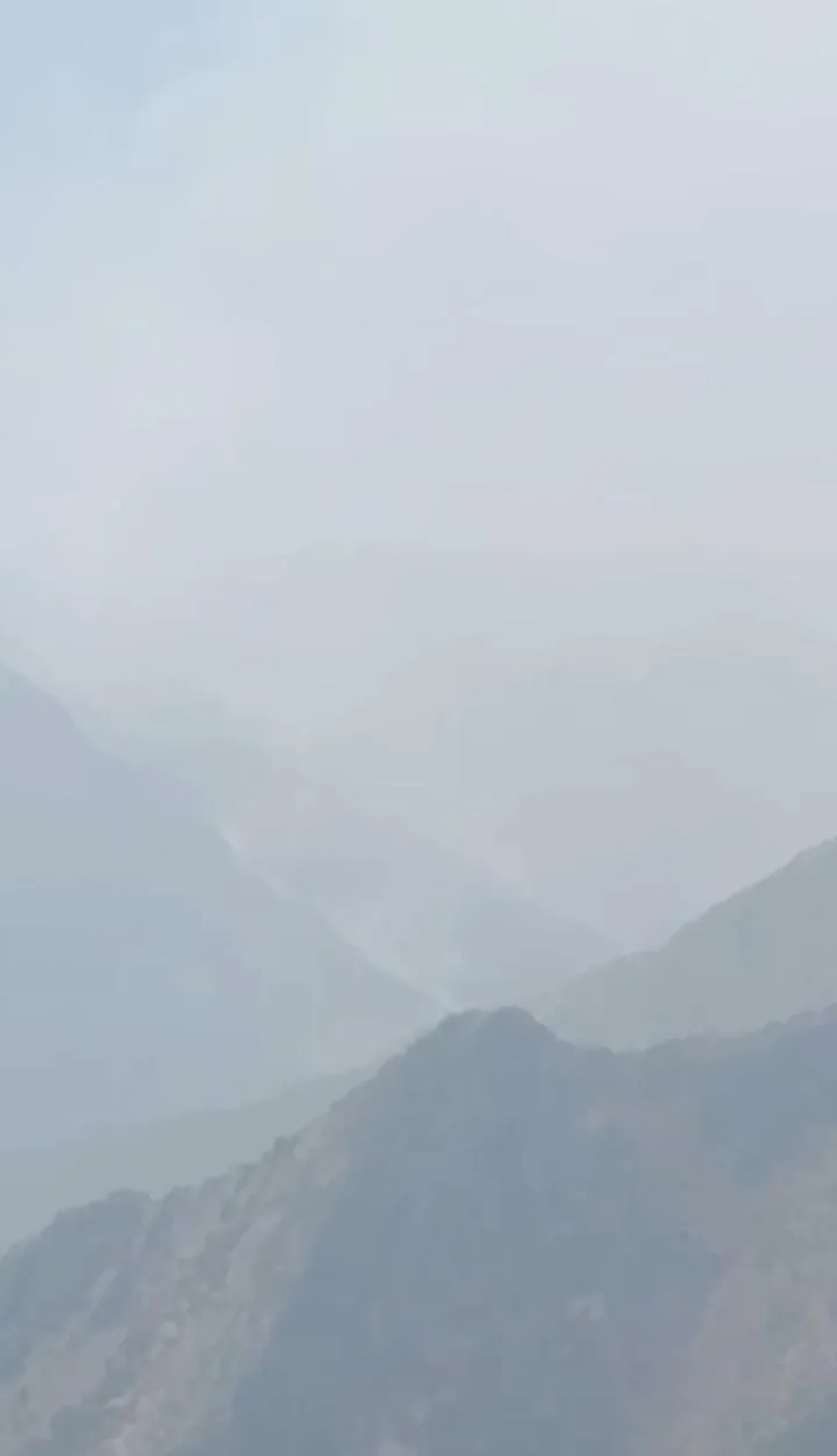 Hakkari'nin Yüksekova ilçesinde orman yangını 2 gündür sürüyor