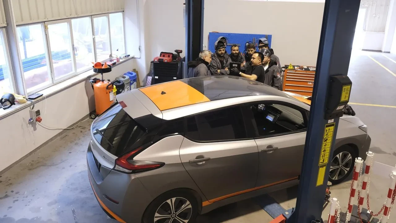 Hibrit ve elektrikli araç eğitimleri ile BUTGEM sektöre nitelikli eleman yetiştiriyor