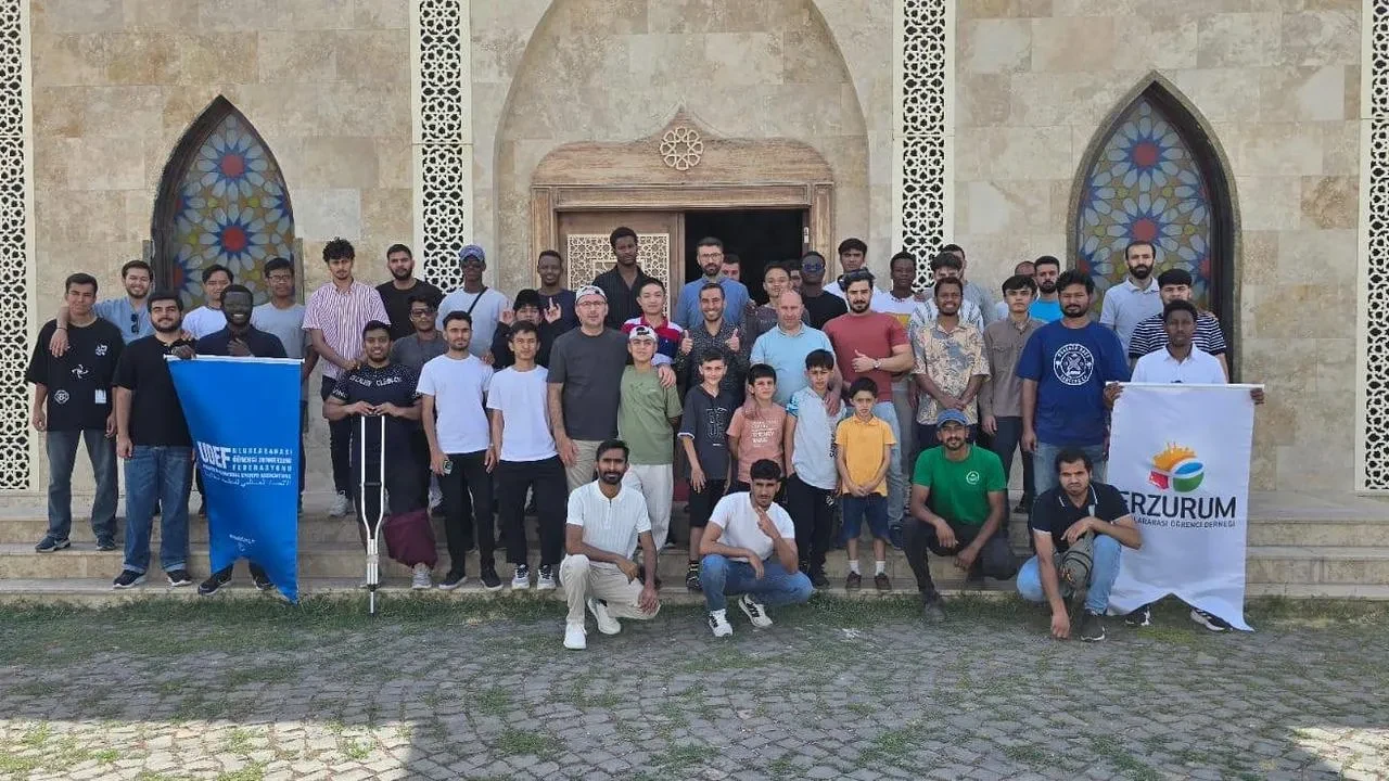 Erzurum Uluslararası Öğrenci Derneği Malazgirt'te dostluk kampı düzenledi