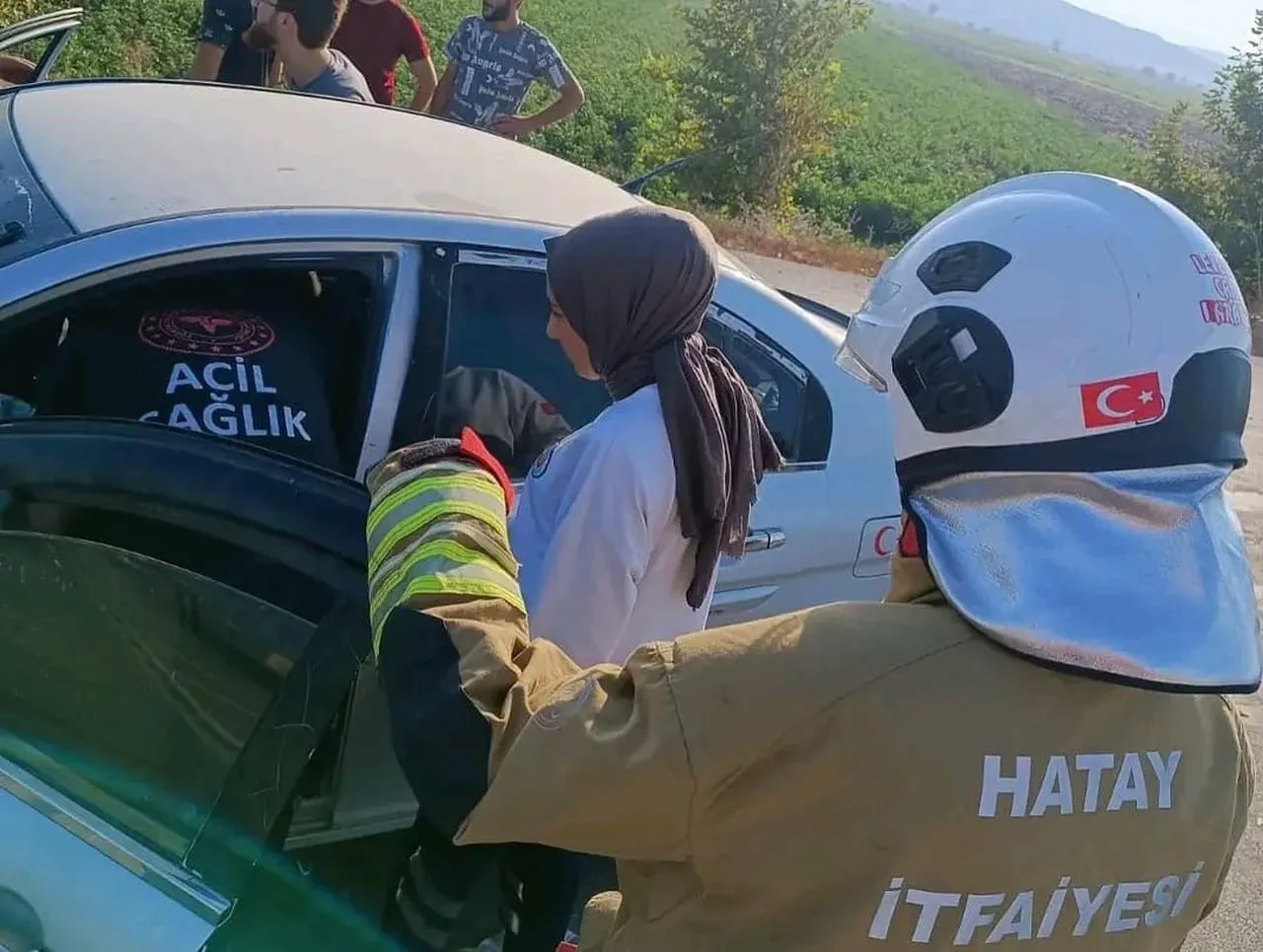 Hatay’da traktör ile otomobil çarpıştı 3 yaralı