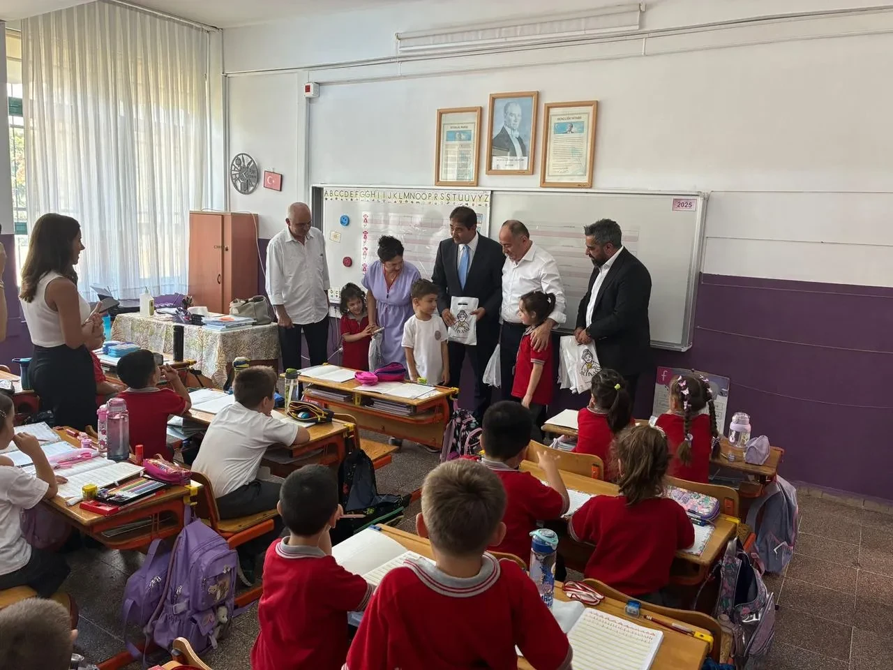 Altın Anne Kocaeli’de öğrencilere okul ihtiyaçları dağıttı