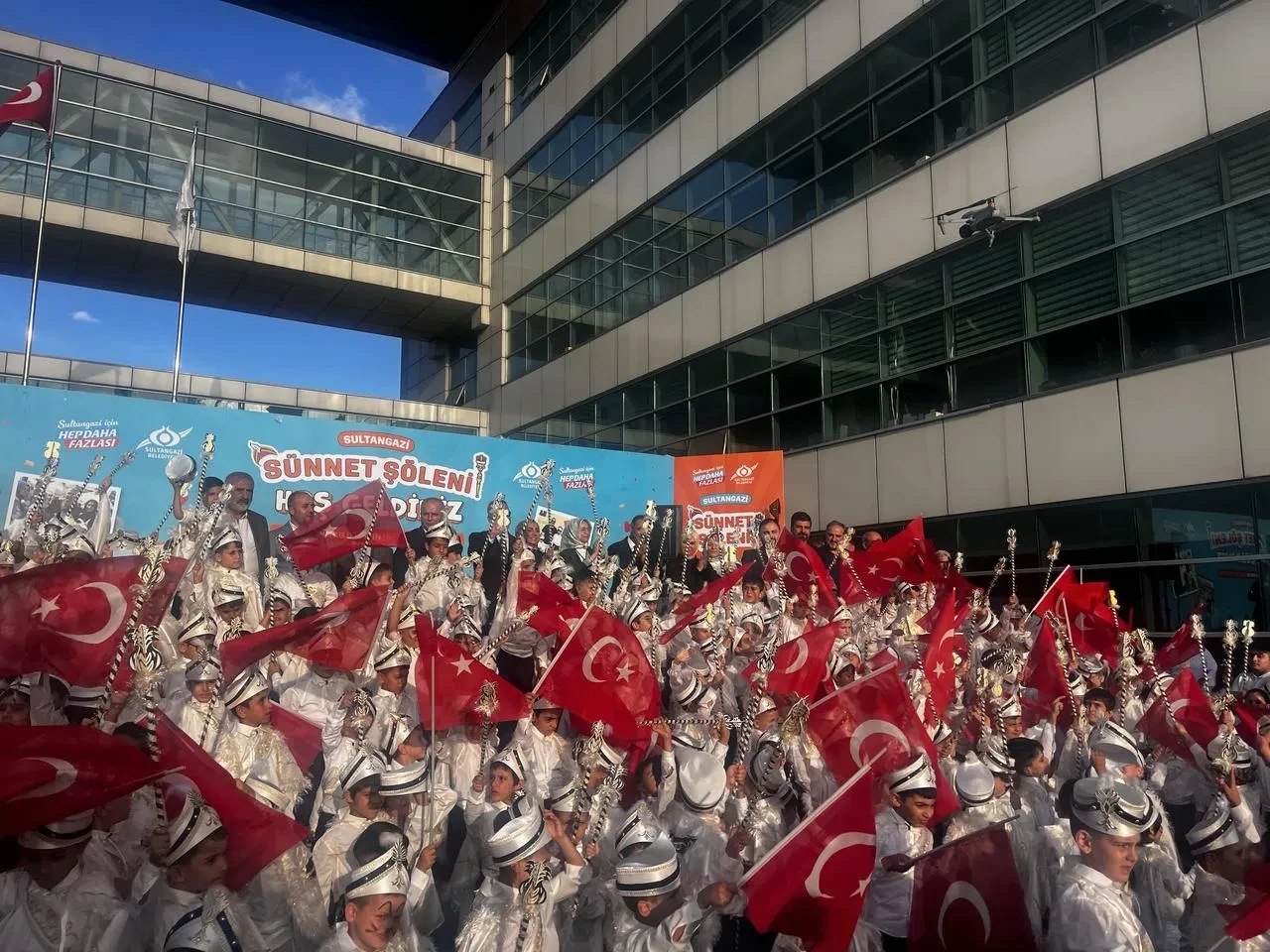 Sultangazi Belediyesi bin 500 çocuğa sünnet şöleni düzenledi