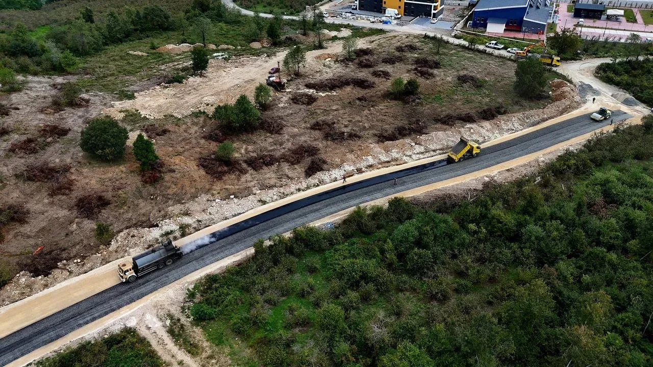 Ordu Büyükşehir Belediyesi Fatsa'da asfalt çalışmalarını hızla sürdürüyor