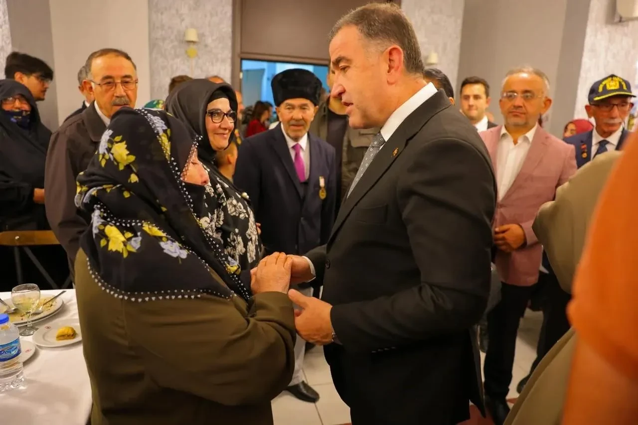 Bayburt Valiliği Şehit Aileleri Ve Gaziler İçin Yemek Düzenledi