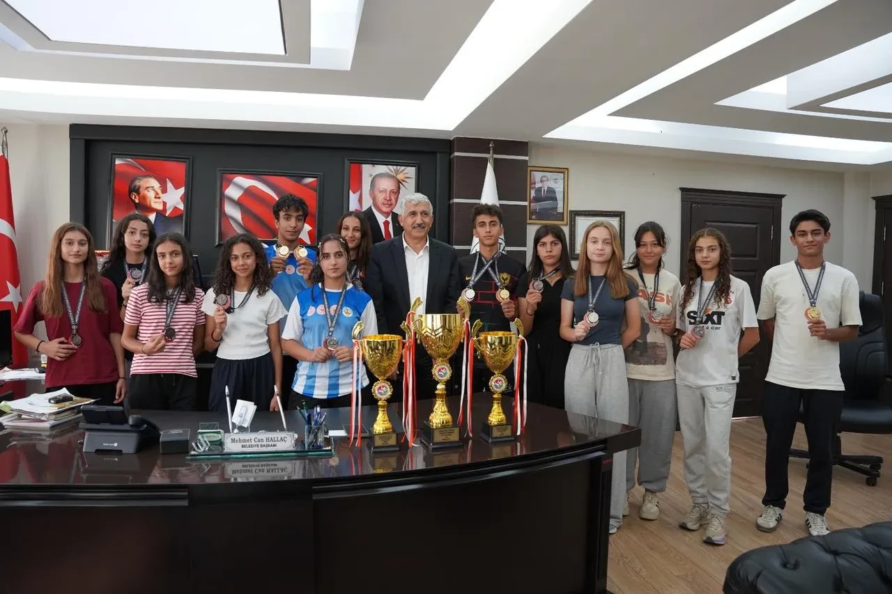 Kahta Belediyesi spor alanında gençlere tam destek sağlıyor