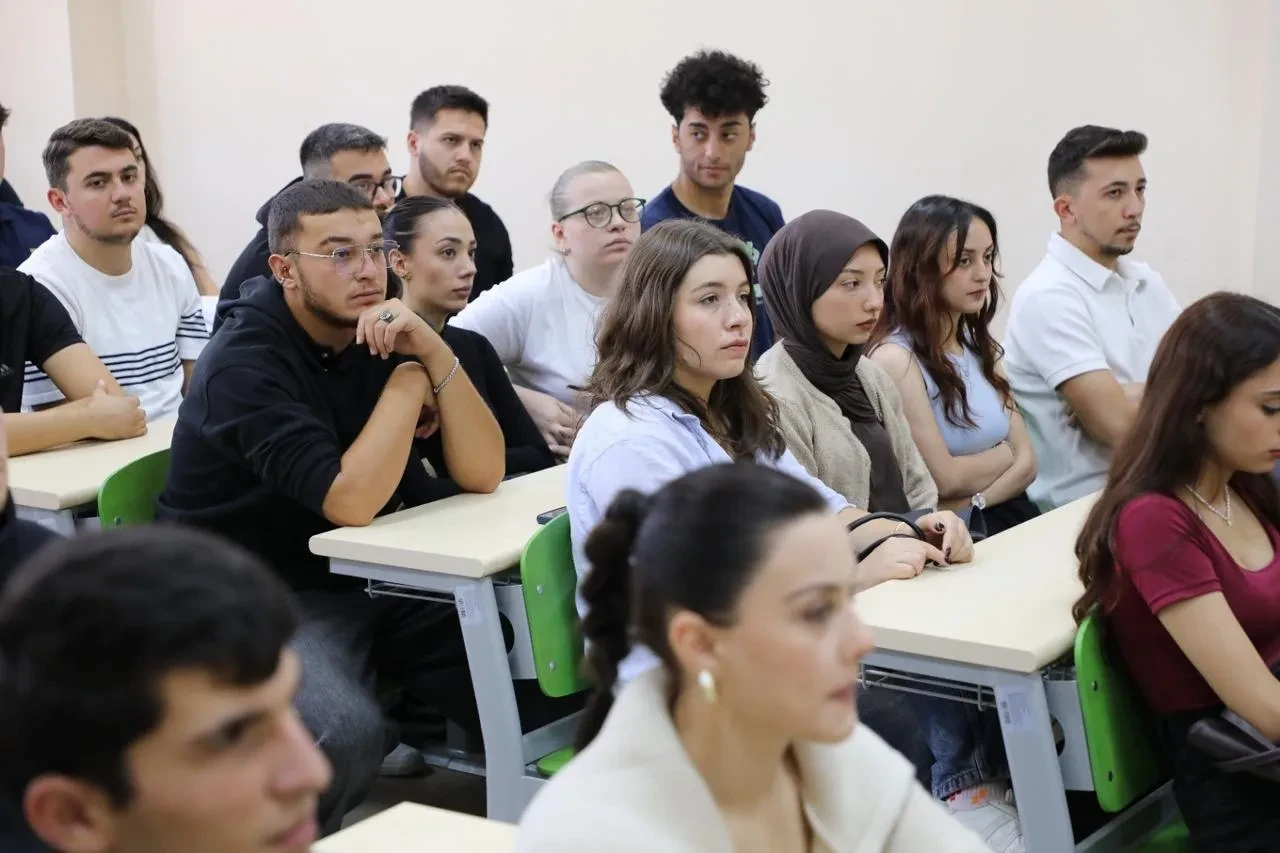 Bartın Üniversitesi'nde ilk derslerde Gazze'deki insan hakları ihlalleri konuşuldu