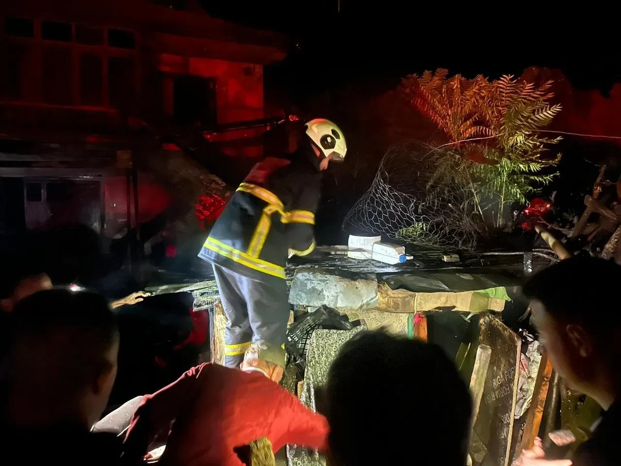 Bilecik'te Osmaneli’nde çıkan yangında traktör ve tarım ekipmanları yandı