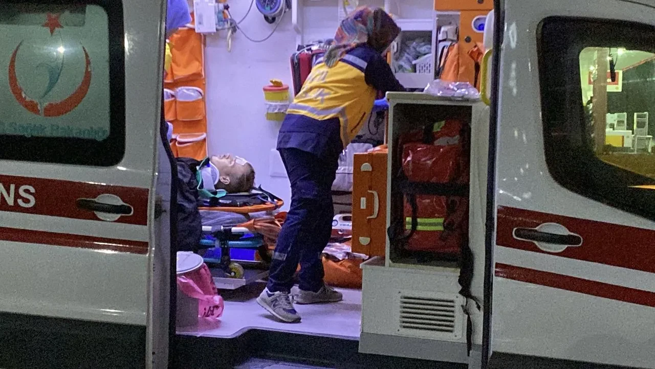 Bolu'da kontrolden çıkan otomobil park halindeki araçlara çarptı