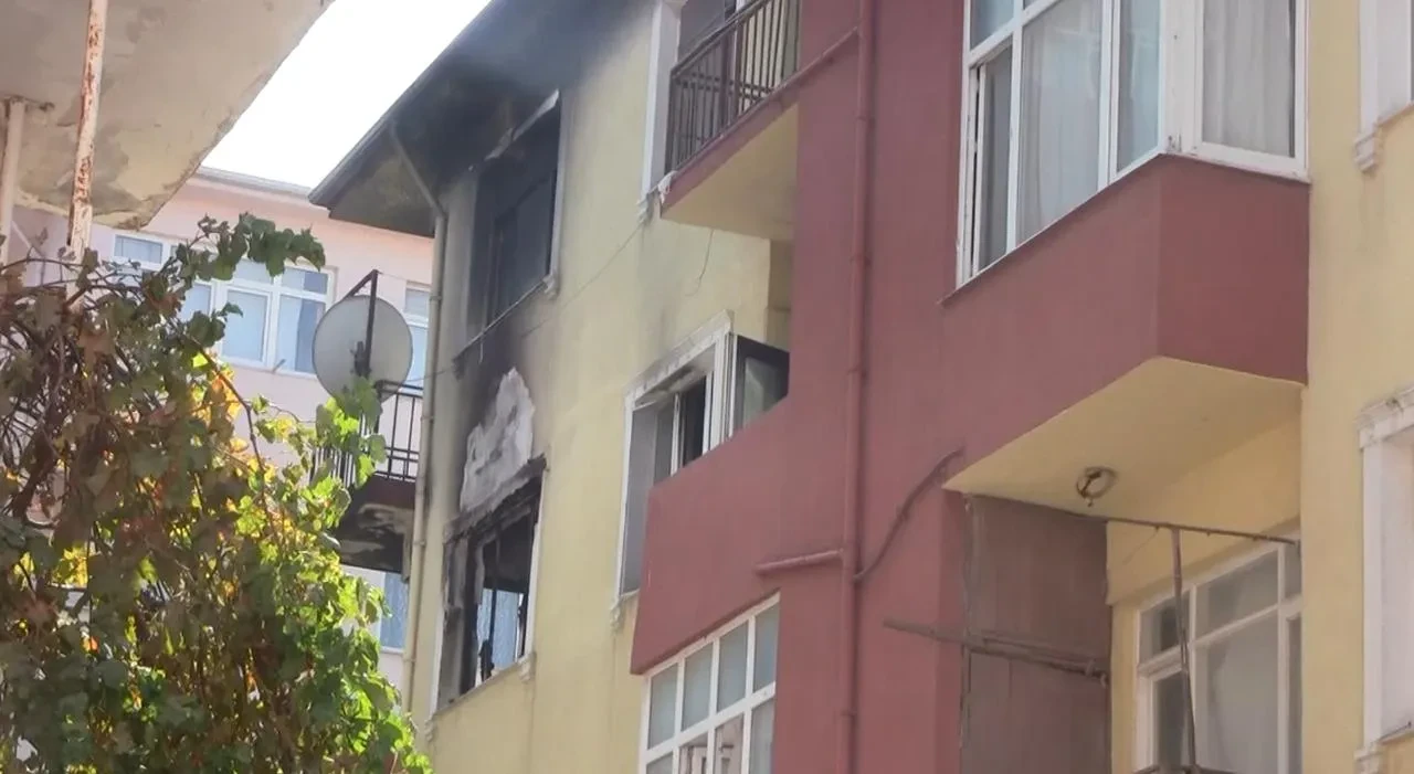 Bursa’nın Karacabey ilçesinde çıkan yangında 1’i bebek 3 kişi hayatını kaybetti