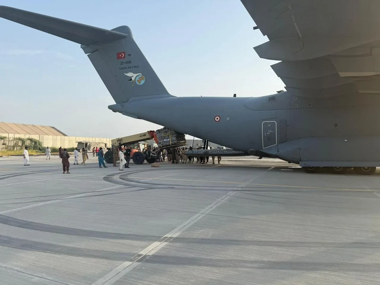 Türk Hava Kuvvetleri insani yardım malzemelerini Afganistan’a ulaştırdı