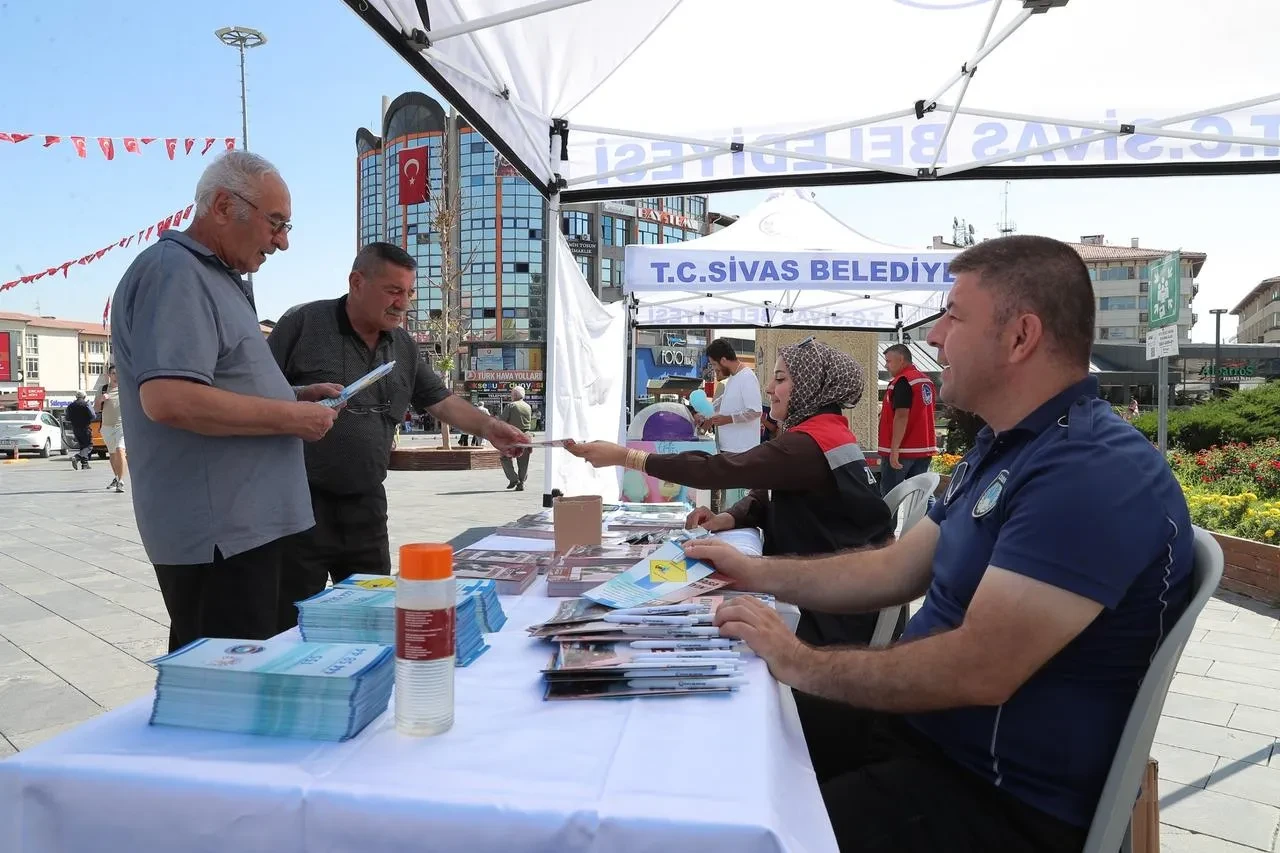 Sivas Belediye Başkanı Adem Uzun Zabıta Personeline Teşekkür Etti