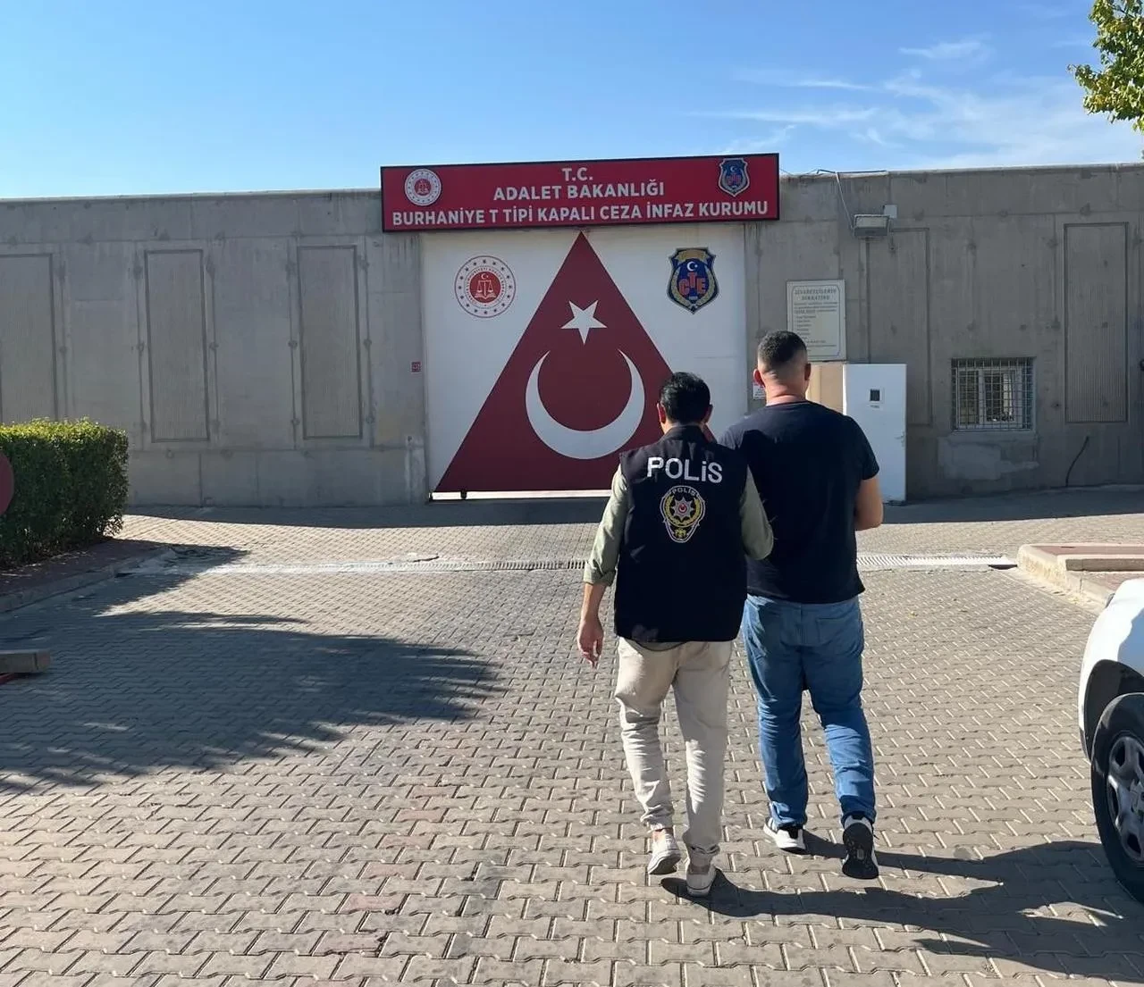 Balıkesir’de eş zamanlı operasyonla 41 aranan şahıs yakalandı