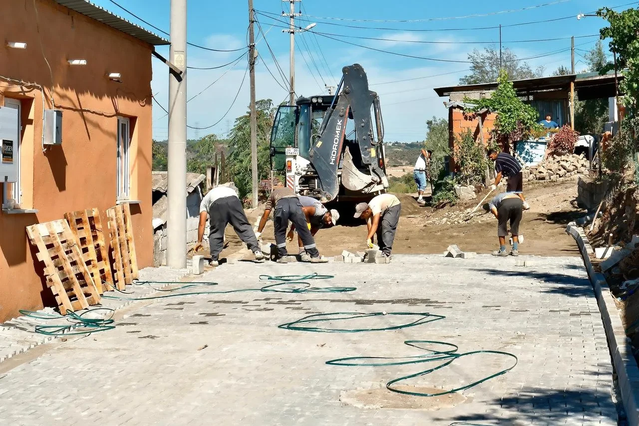 Karabiga Belediyesi 127 bin metrekare parke taş döşedi