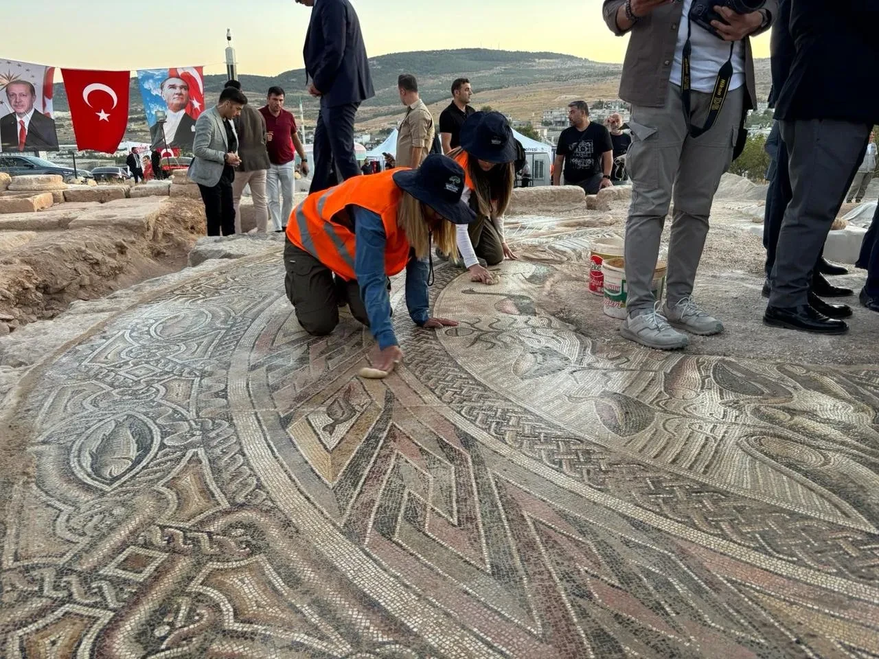 Bakan Ersoy Gaziantep'te Dülük Antik Kenti'ni ziyaret etti