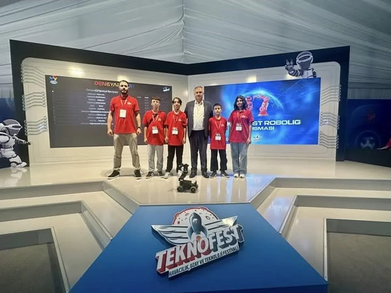 Beyğaç Belediye Başkanı Pütün TEKNOFEST 2025'te öğrencileri destekledi